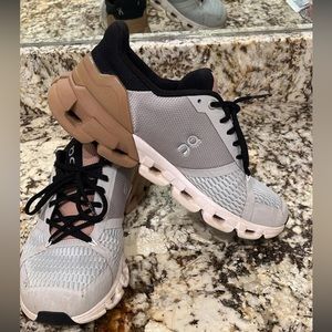 Women’s On Cloudflyer Glacier/Rosebrown